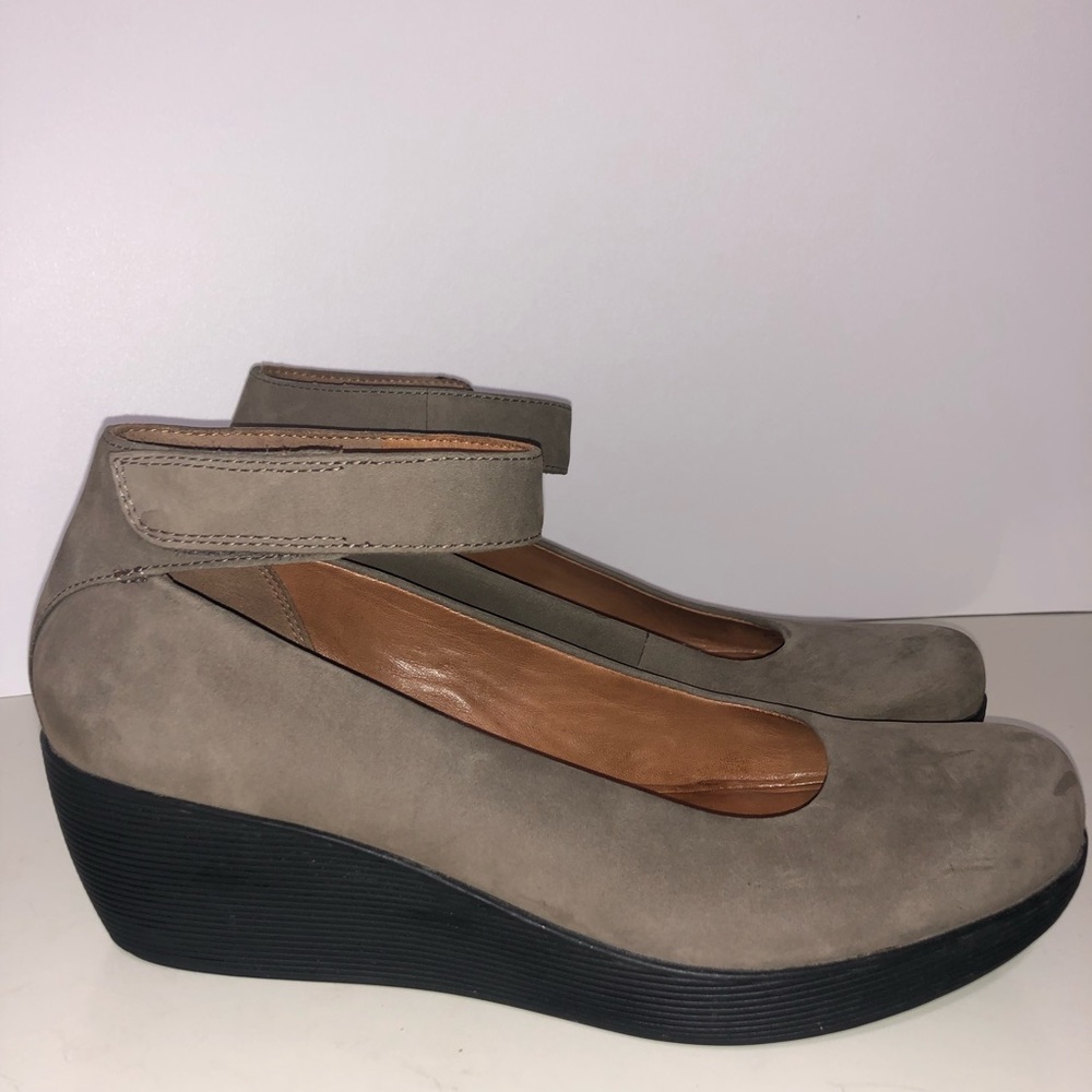 Clarks Women's Wynnmere Fox Wedge Pump Size 10